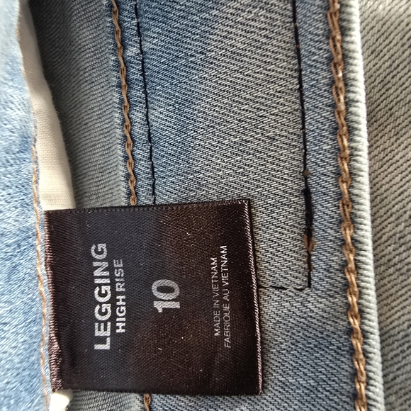 Express High Rise Distressed Denim Legging Size10 - Picture 5 of 6